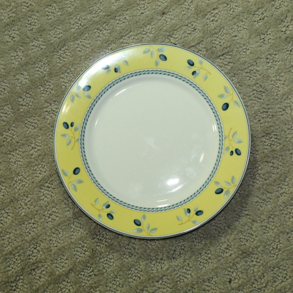 Set of 4 Royal Doulton blueberry 7 5/8" Salad Plates